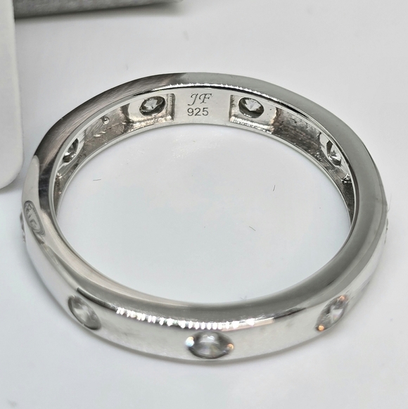 J. Francis Swarovski Silver Minimalist Crystal Ring - Picture 2 of 4